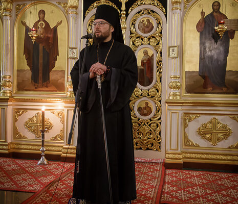 Во вторник первой седмицы Великого поста Преосвященнейший епископ Дионисий совершил повечерие с чтением Великого канона прп. Андрея Критского в Тихоновском соборном храме города Острогожска