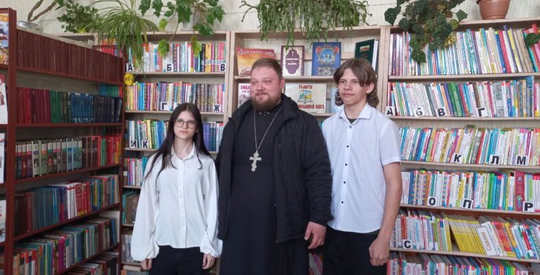 Встреча со священником в Новосотенской библиотеке: знакомство с православной книгой
